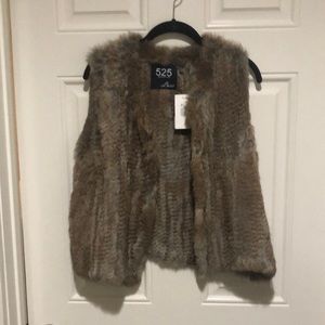 NWT 525 America Luxe 100% Rabbit Fur Vest